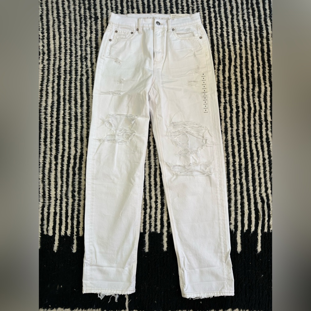 American Eagle Outfitters women’s baggy destroyed jeans size 4 white NWT
